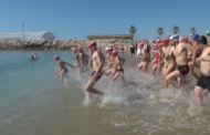 Vinaròs, més de 150 nedadors van participar dissabte de la 22a Travessia a la platja del Fortí