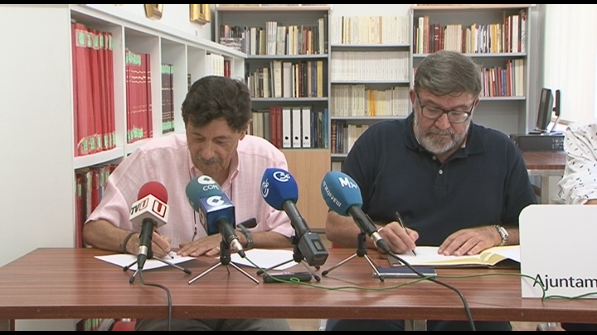 Amics de Vinaròs dona part del seu fons documental a l'arxiu històric local