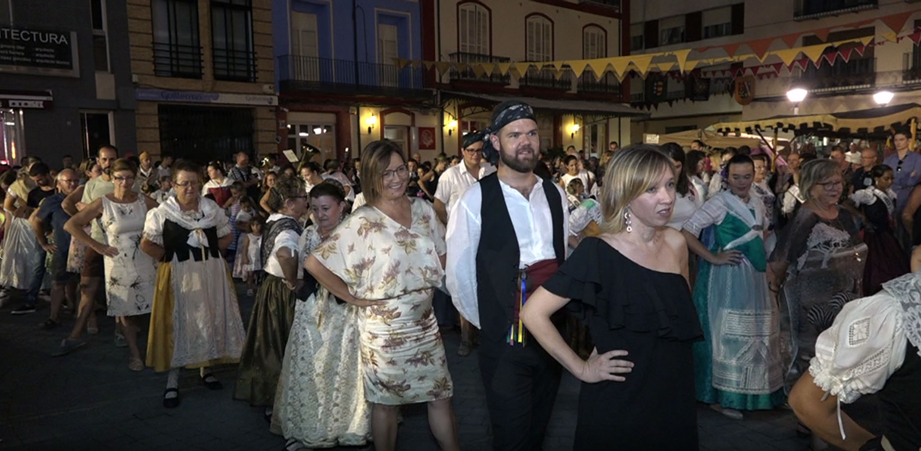 Benicarló, centenars de persones participen en la ballada popular