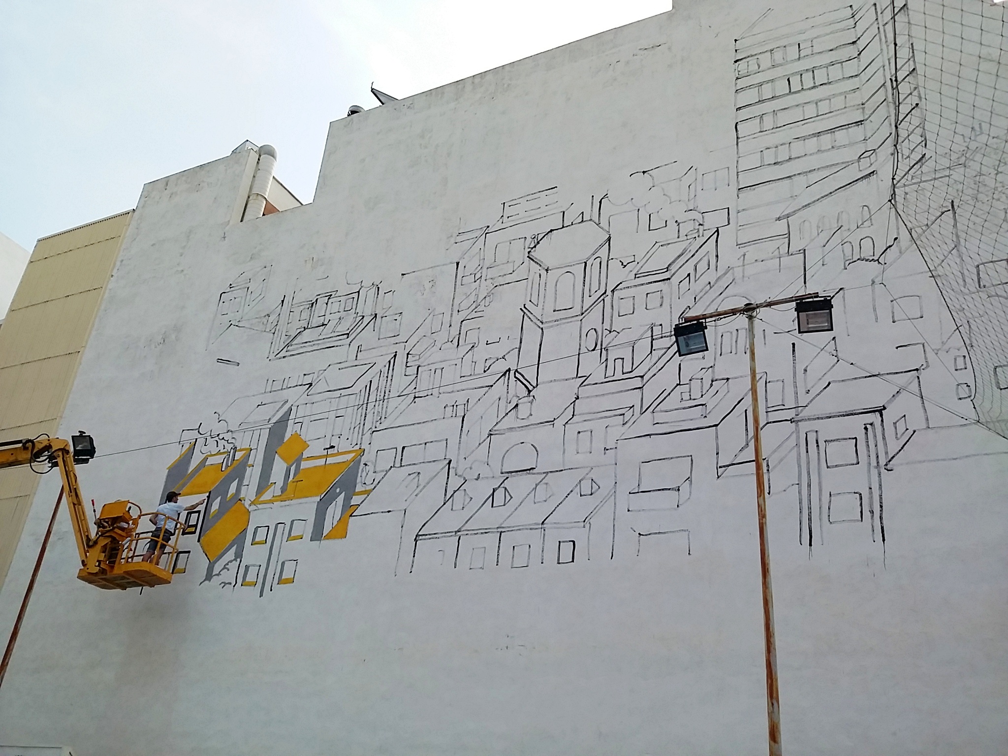 Benicarló, comença el projecte Museu d'Art Urbà amb el pintat de la paret de la pista esportiva del passeig