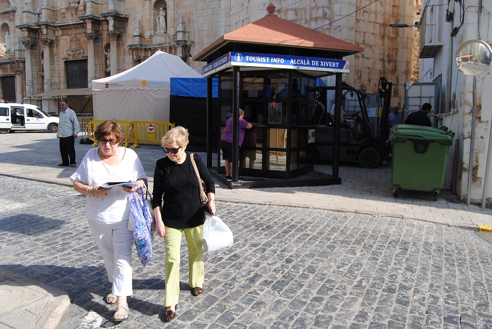 Alcalà convoca dues beques per a informadors turístics