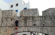 Peníscola es prepara per celebrar el Nadal amb la instal·lació de les llums i el tradicional mercat