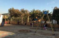 Canet lo Roig, l'Ajuntament i l'AMPA renoven el parc infantil del col·legi públic