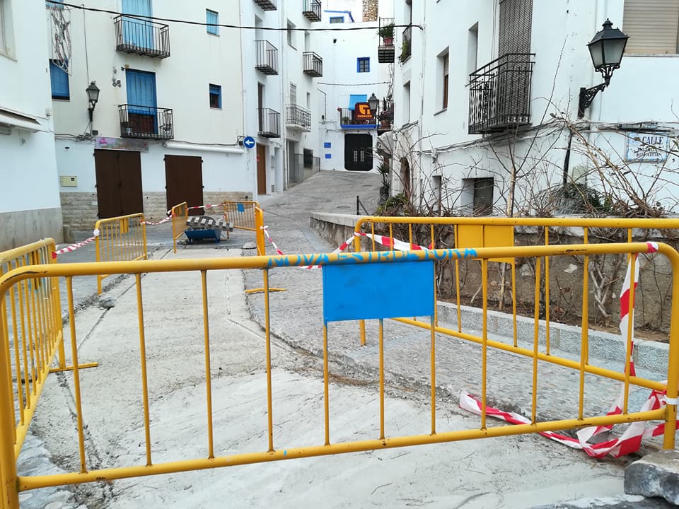 Peníscola, l'Ajuntament inicia les obres de reparació de la calçada en els carrers del centre històric