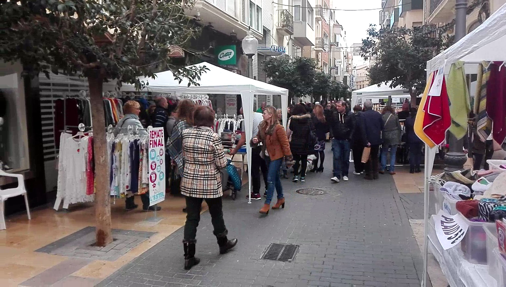 Vinaròs va celebrar diumenge una nova edició de Botigues al Carrer