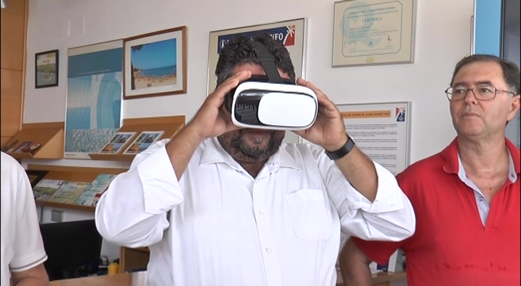 Alcalà presenta les ulleres de realitat augmentada que permeten visitar el patrimoni històric de la localitat