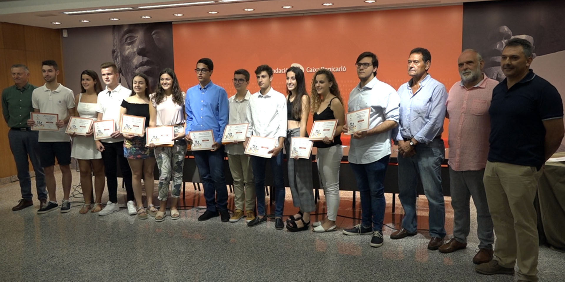Benicarló, la Fundació Caixa Benicarló entrega les beques d'excel·lència acadèmica a 12 alumnes