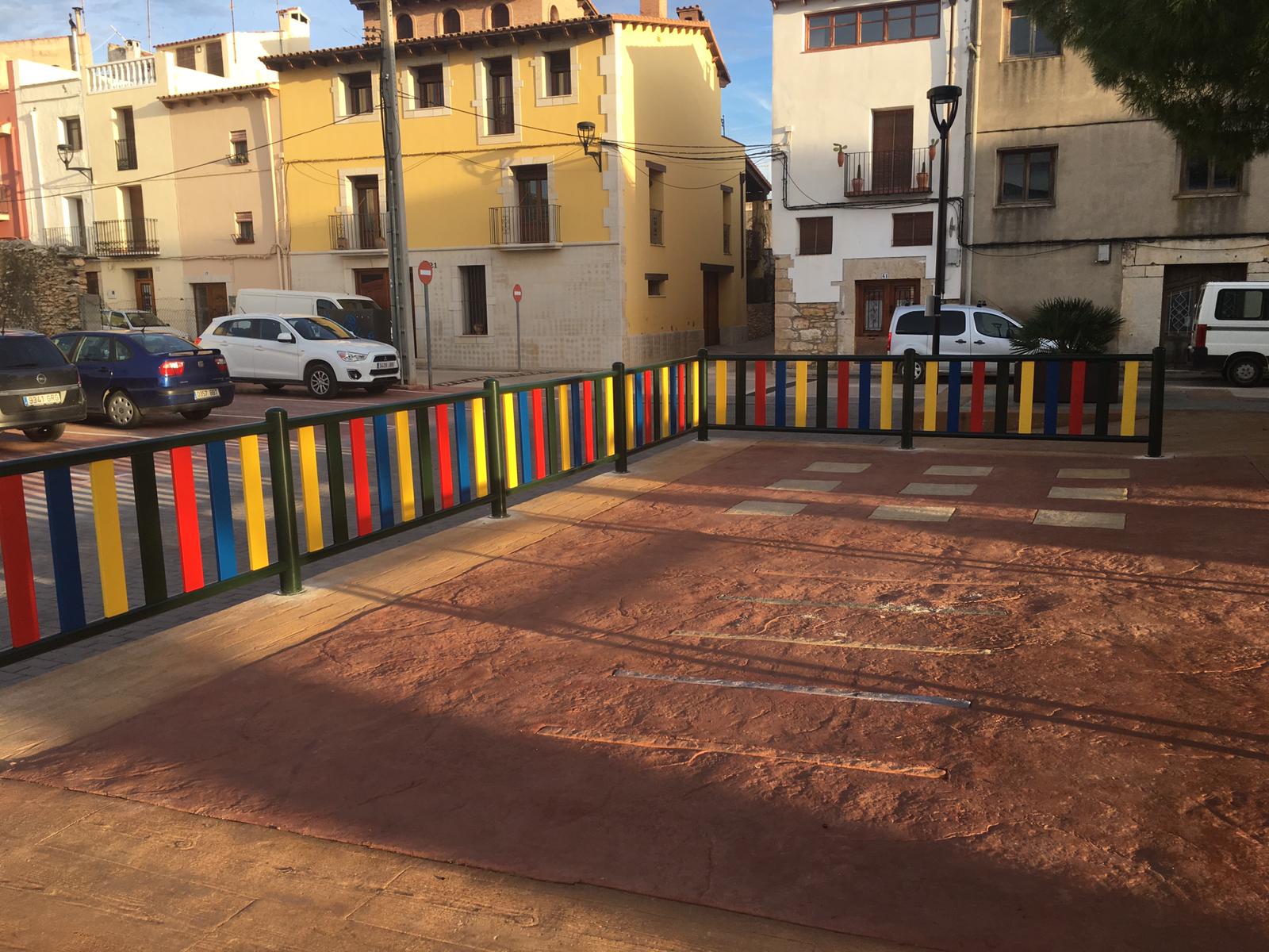 Càlig, l'Ajuntament adequa el parc infantil de la plaça País Valencià