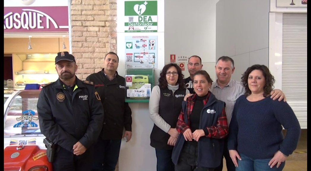 Vinaròs, el Mercat Municipal instal·la un desfibril·lador per poder atendre les emergències