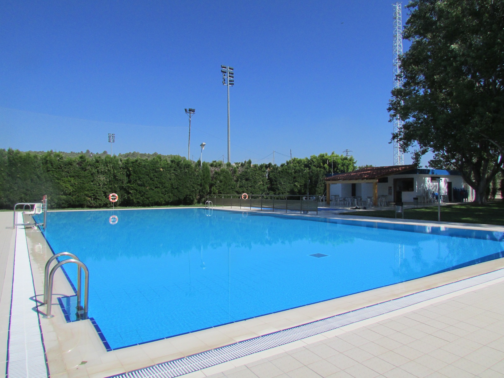 Sant Jordi, comença la nova temporada d'estiu amb l'obertura de les piscines municipals