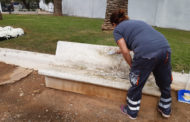 Benicarló, els operaris d'Obres i Serveis ultimen les feines d'adequació al cementeri municipal amb motiu de Tot Sants