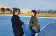 Ximo Huguet visita la pista esportiva construïda a Canet lo Roig amb càrrec al Pla 135