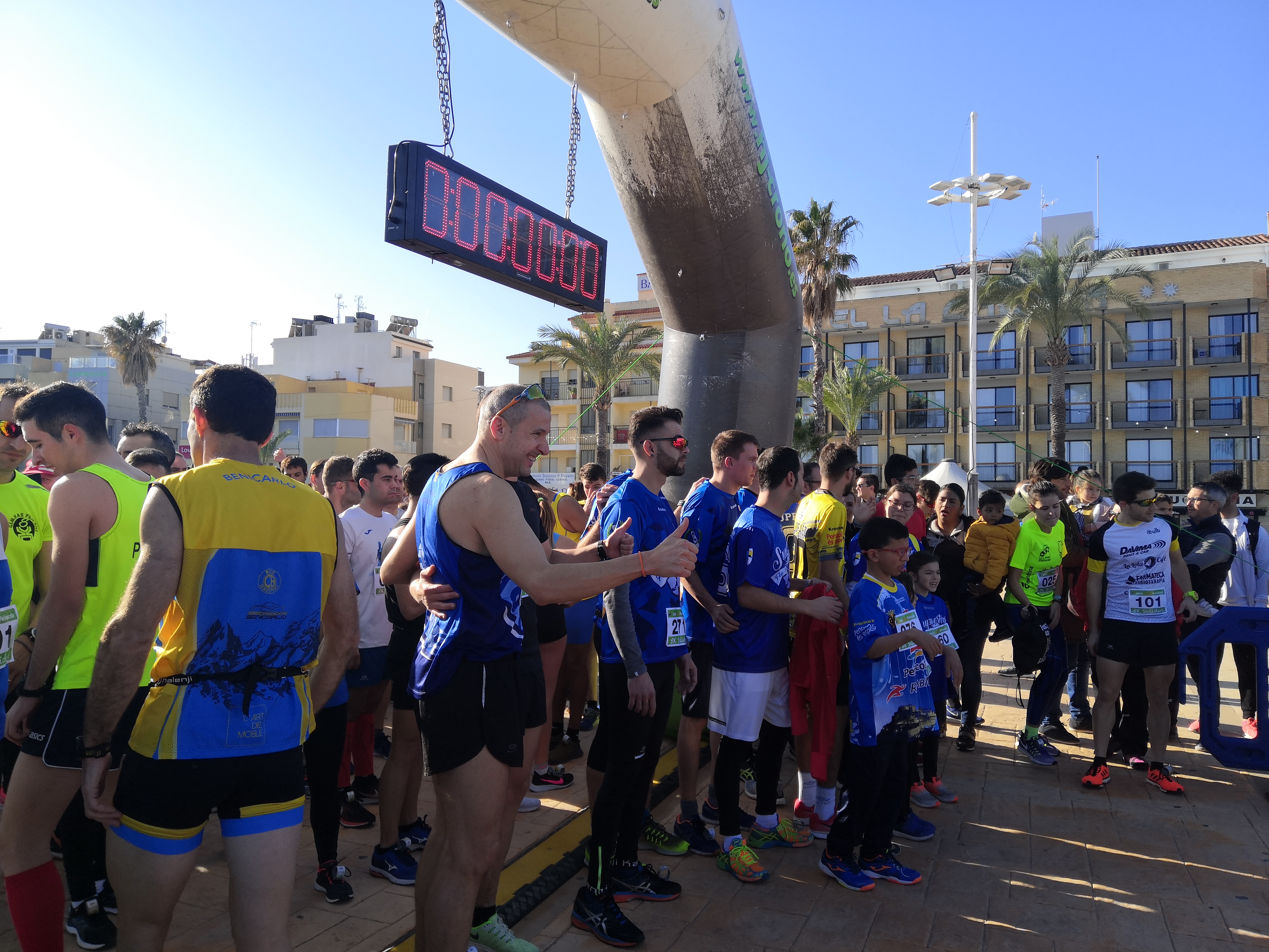 La quarta edició de la 5K Solidària de Peníscola reuneix a 300 corredors