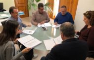 L'Ajuntament d'Alcalà-Alcossebre i l'Associació d'Empresaris posen en comú l'estratègia contra el top manta