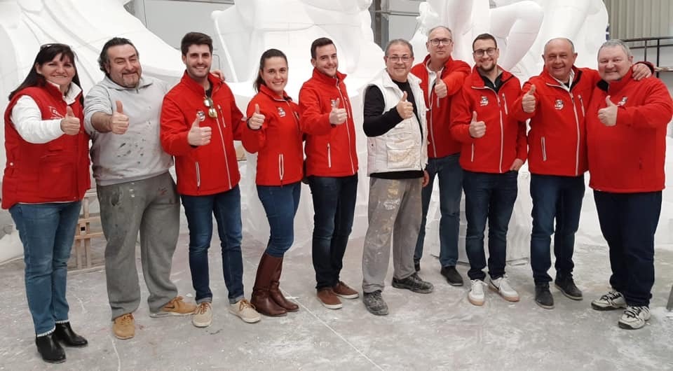 La Falla El Caduf de Benicarló visita el taller dels artesans fallers Palacio i Serra