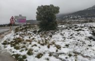 El municipi d’Ares del Maestrat s’ha llevat avui amb una lleugera capa de neu