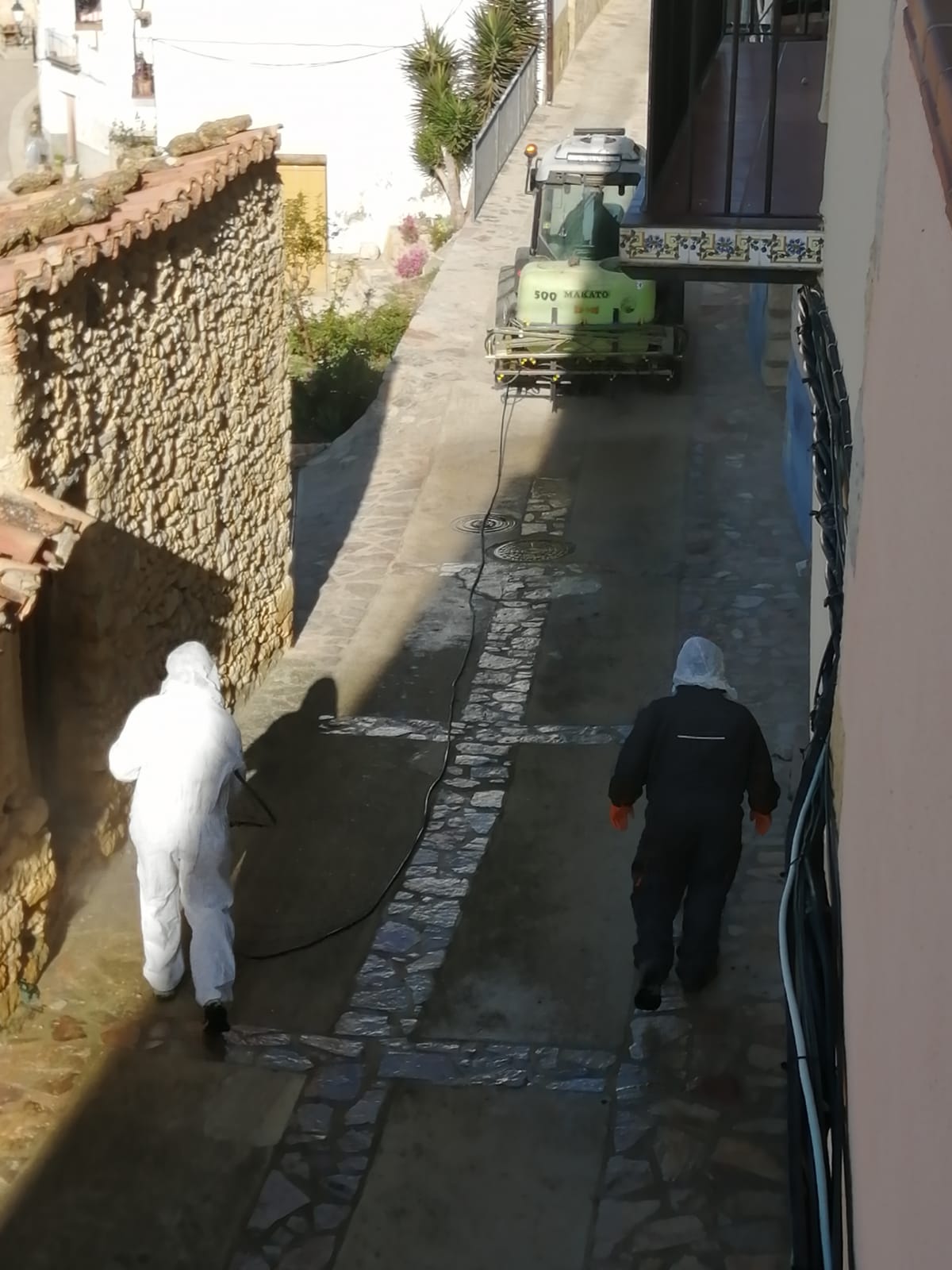Desinfecten els carrers del poble de Palanques