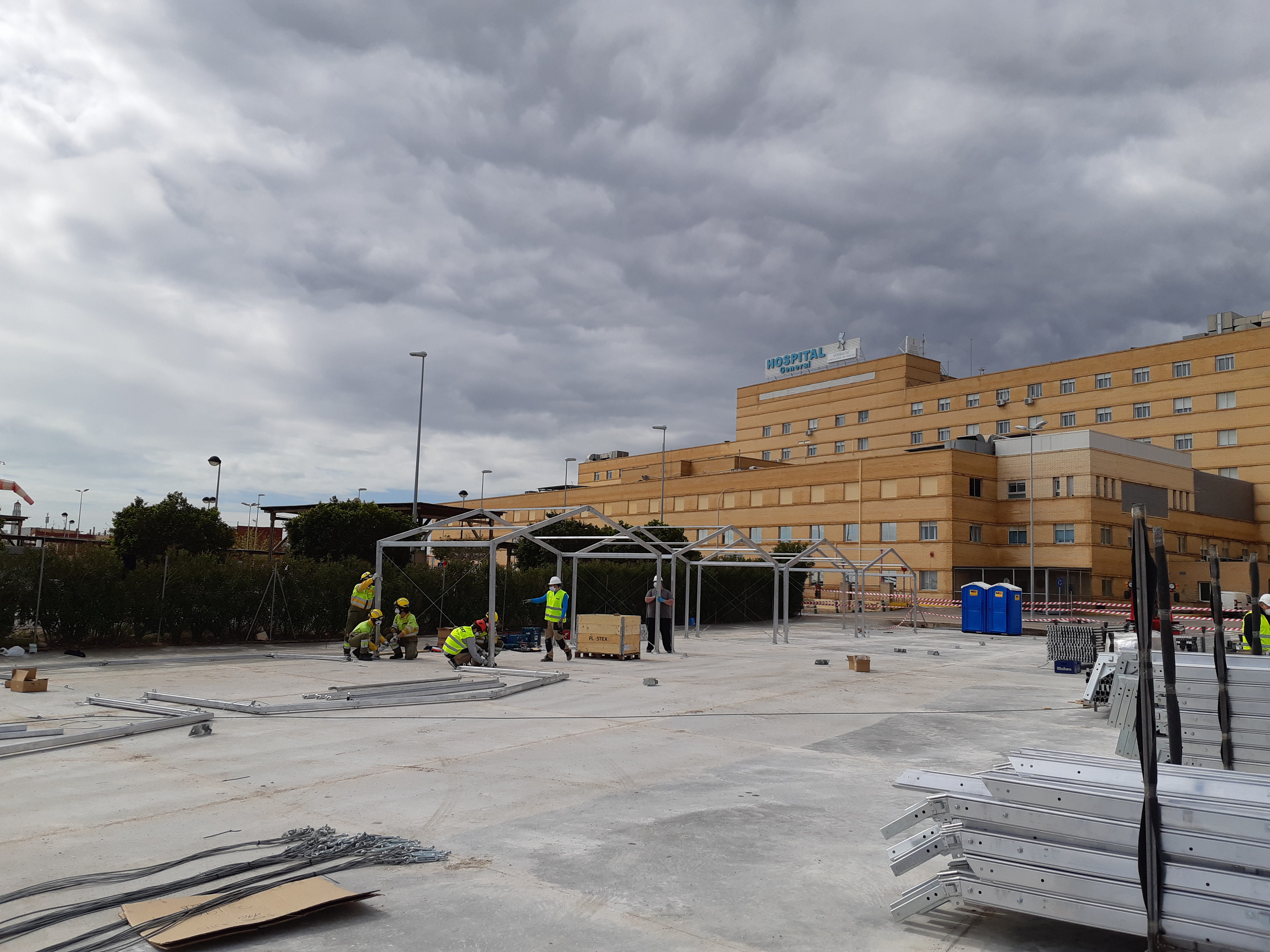 La Generalitat ultima els treballs per a l'inici del muntatge de l'hospital de campanya de Castelló