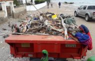 Continuen les tasques de neteja de les platges de Benicarló