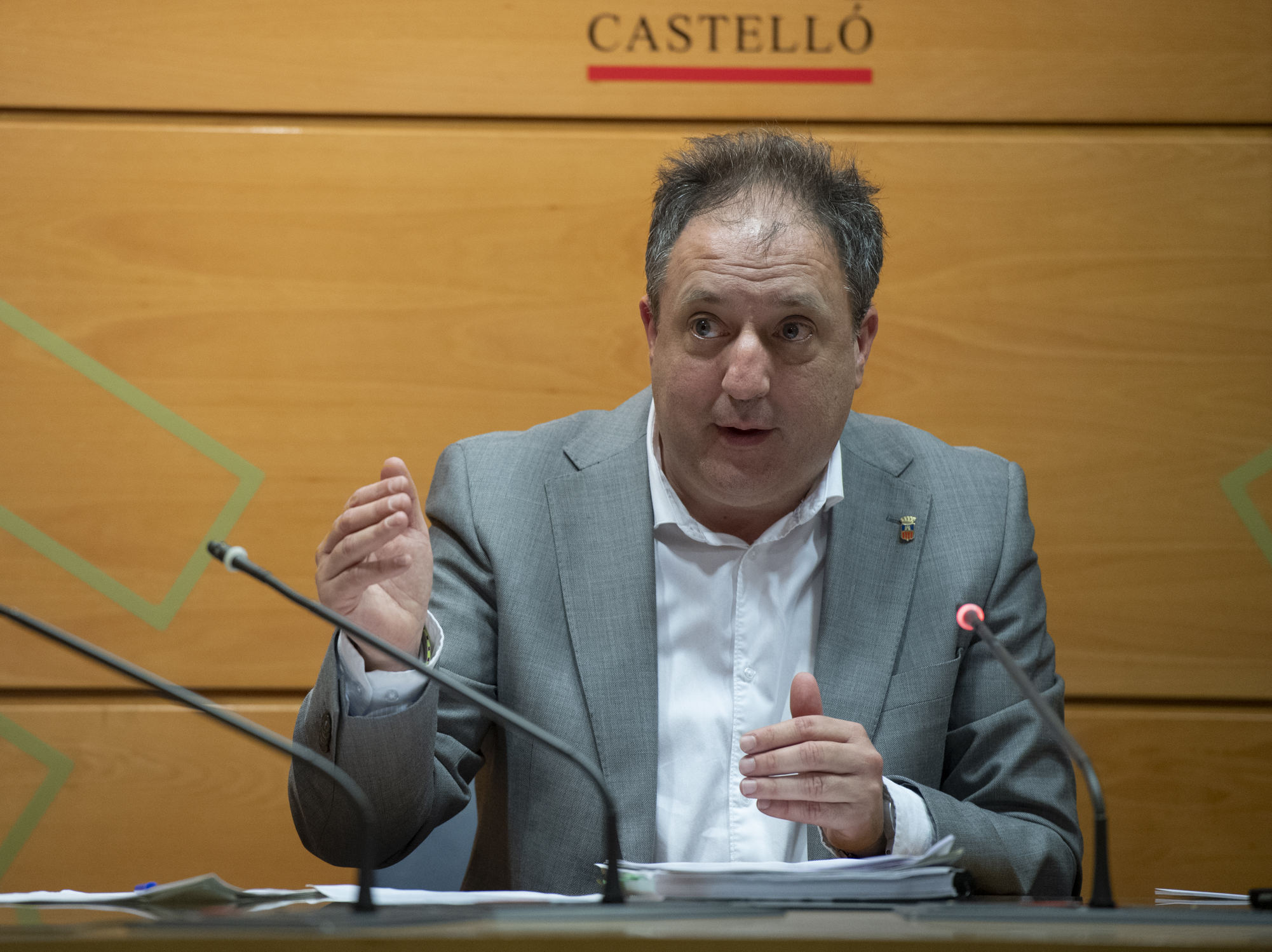 Agustí signa l'ordre de pagament de 5 milions d'euros d'avançament extraordinari de tresoreria als ajuntaments