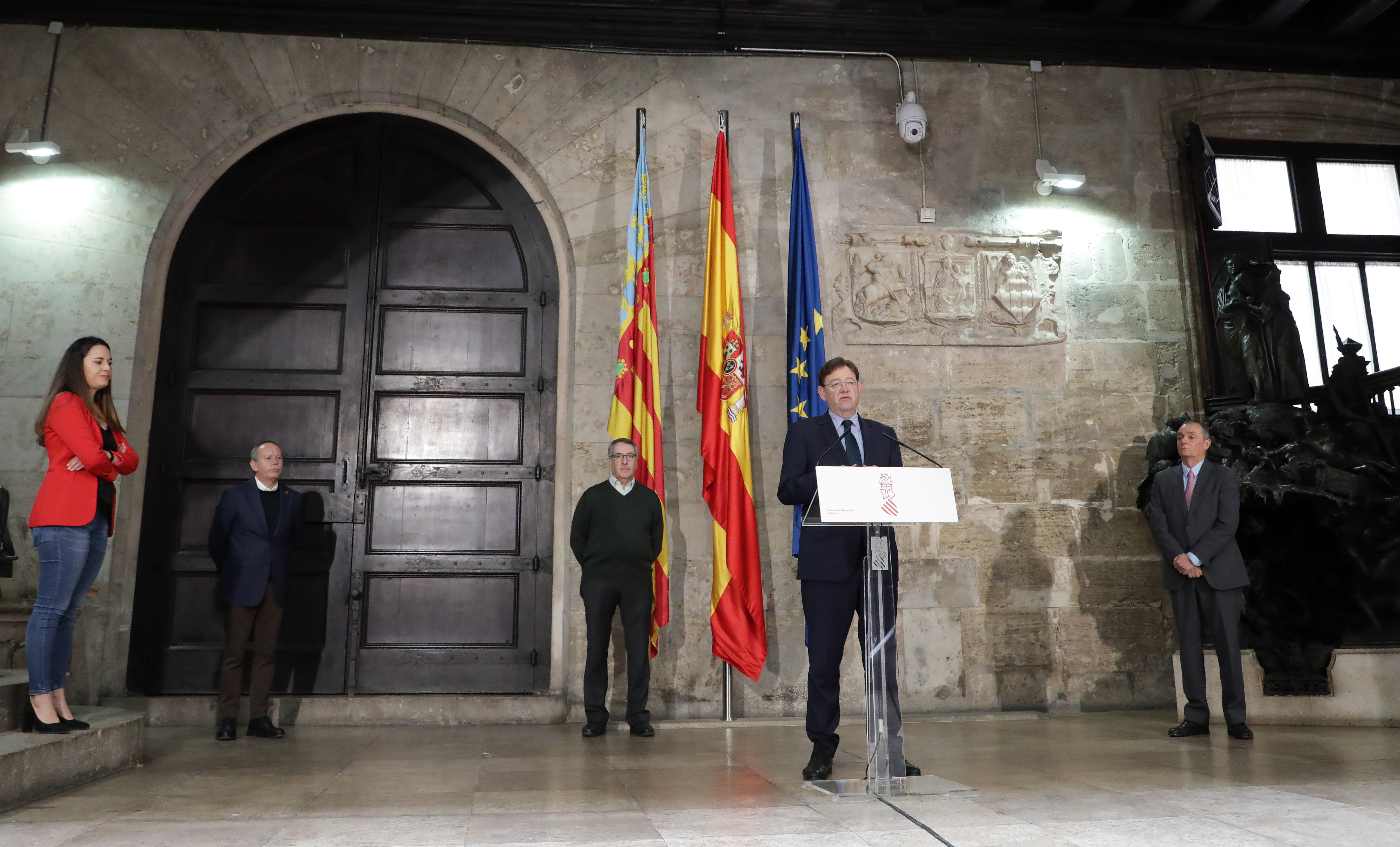 Puig signa un acord amb els agents socials que inclou una ajuda directa de 150 euros per als treballadors afectats per un ERTE