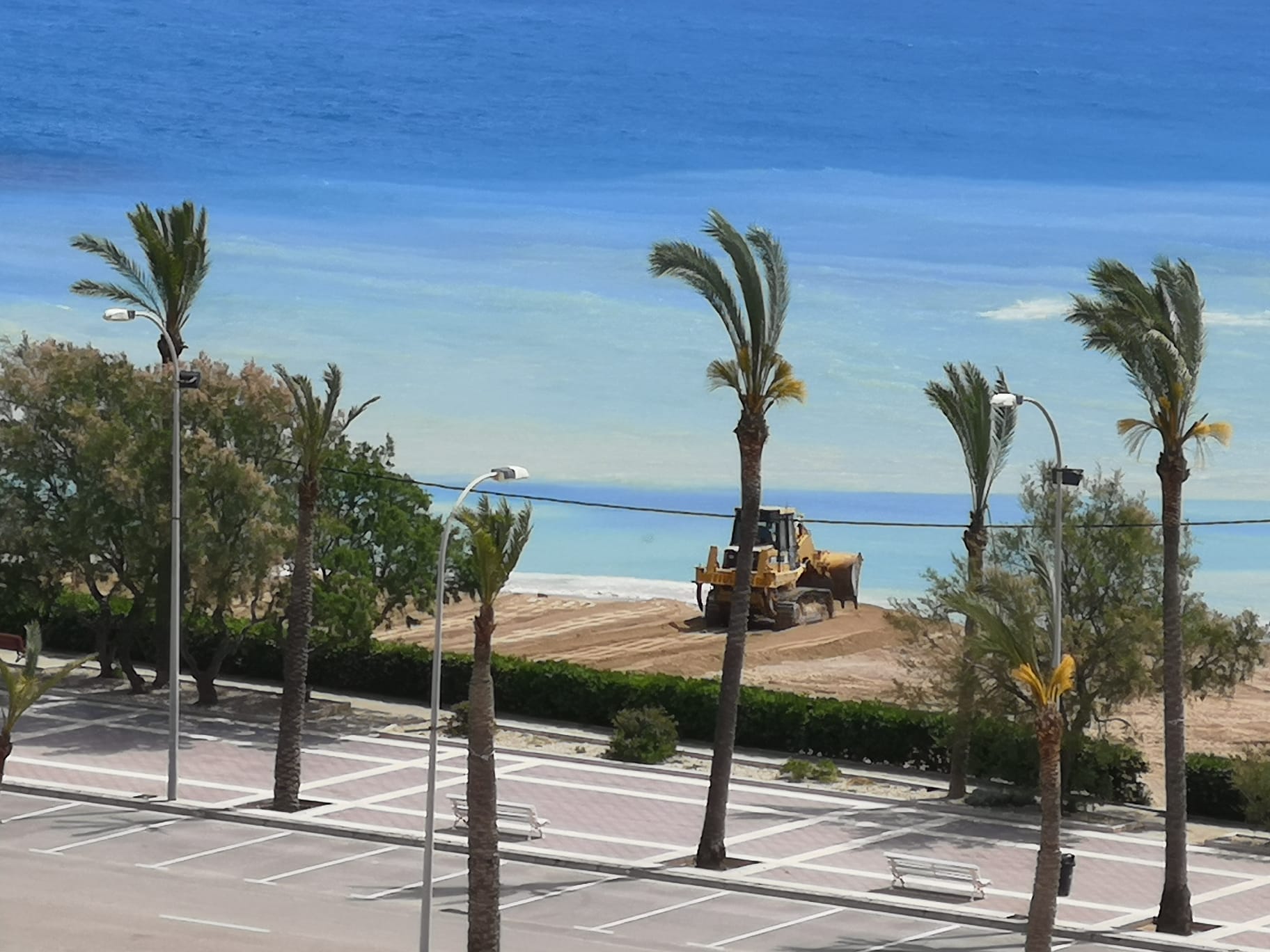 Continuen les obres de condicionament de les platges de Vinaròs