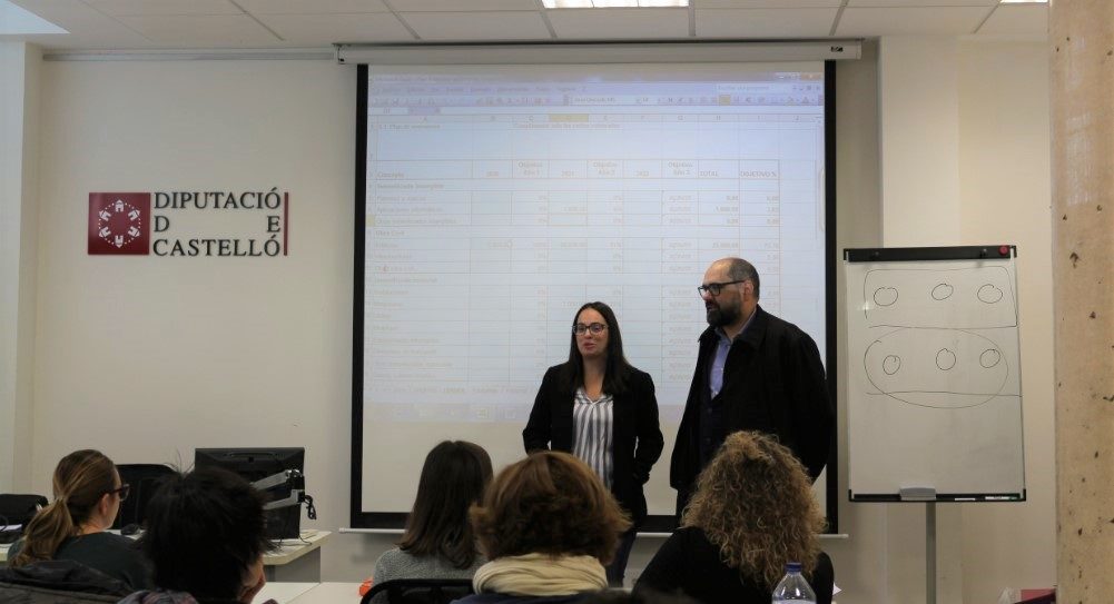 Diputació ofereix cursos gratuïts i en format telemàtic per a empreses i persones emprenedores a l’interior