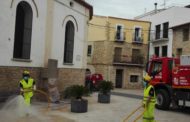 Tírig reparteix mascaretes i guants entre els veïns i veïnes