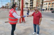 Creu Roja Vinaròs ha repartit una guia de bones pràctiques per sortir al carrer