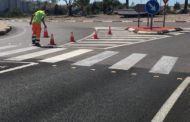 Peníscola millora la seguretat viària amb la instal·lació d'ulls de gat luminescents