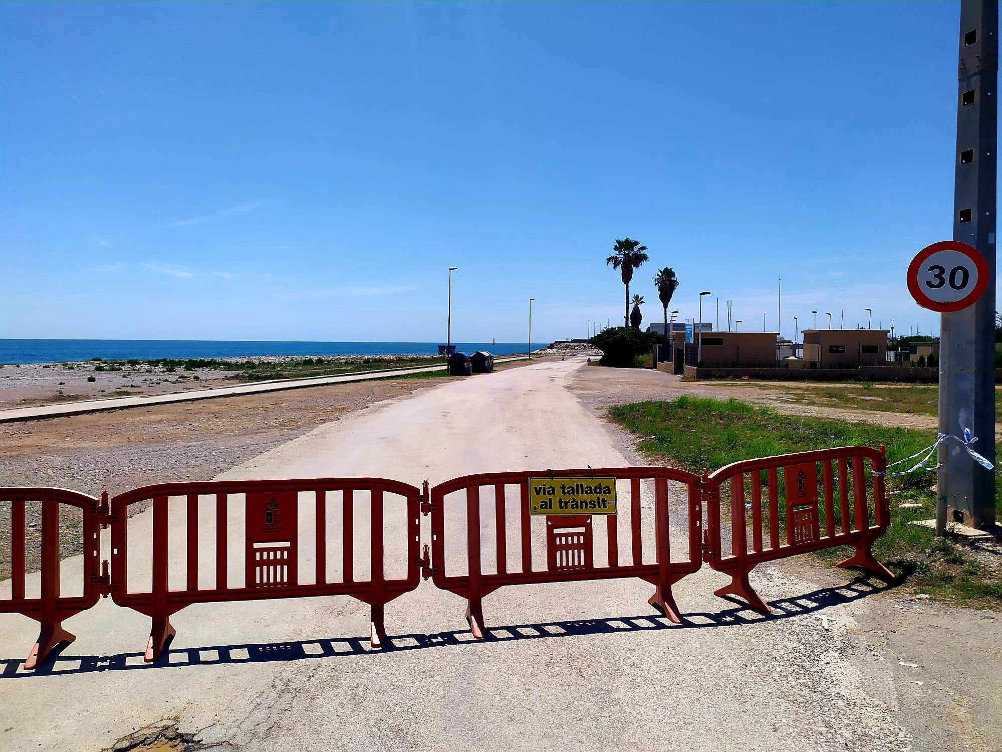 Tallada al trànsit la carretera a la Mar Xica de Benicarló