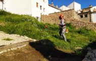 Els dos peons contractats per l’Ajuntament d’Ares finalitzen les feines de manteniment