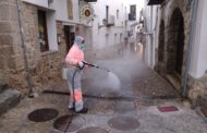 Peníscola segueix amb els treballs de desinfecció de vials, accessos a establiments i espais públics