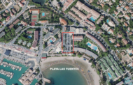 El mercat d'Alcossebre canvia d'ubicació i redueix el nombre de llocs de venda per a adaptar-se a la nova situació