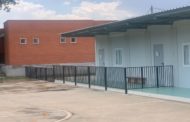 Santa Magdalena instal·la el cercat de l'aulari provisional del CEIP Albert Selma