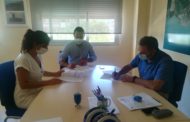 Peníscola signa el préstec de 2,7 milions amb Caixa Benicarló per a afrontar les obres de reconstrucció del litoral