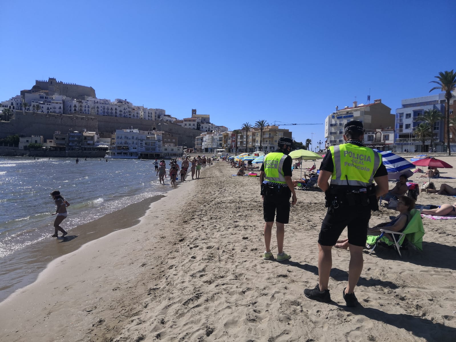 La Policia Local de Peníscola triplica els efectius durant les hores centrals del dia amb operatius i hores extraordinàries