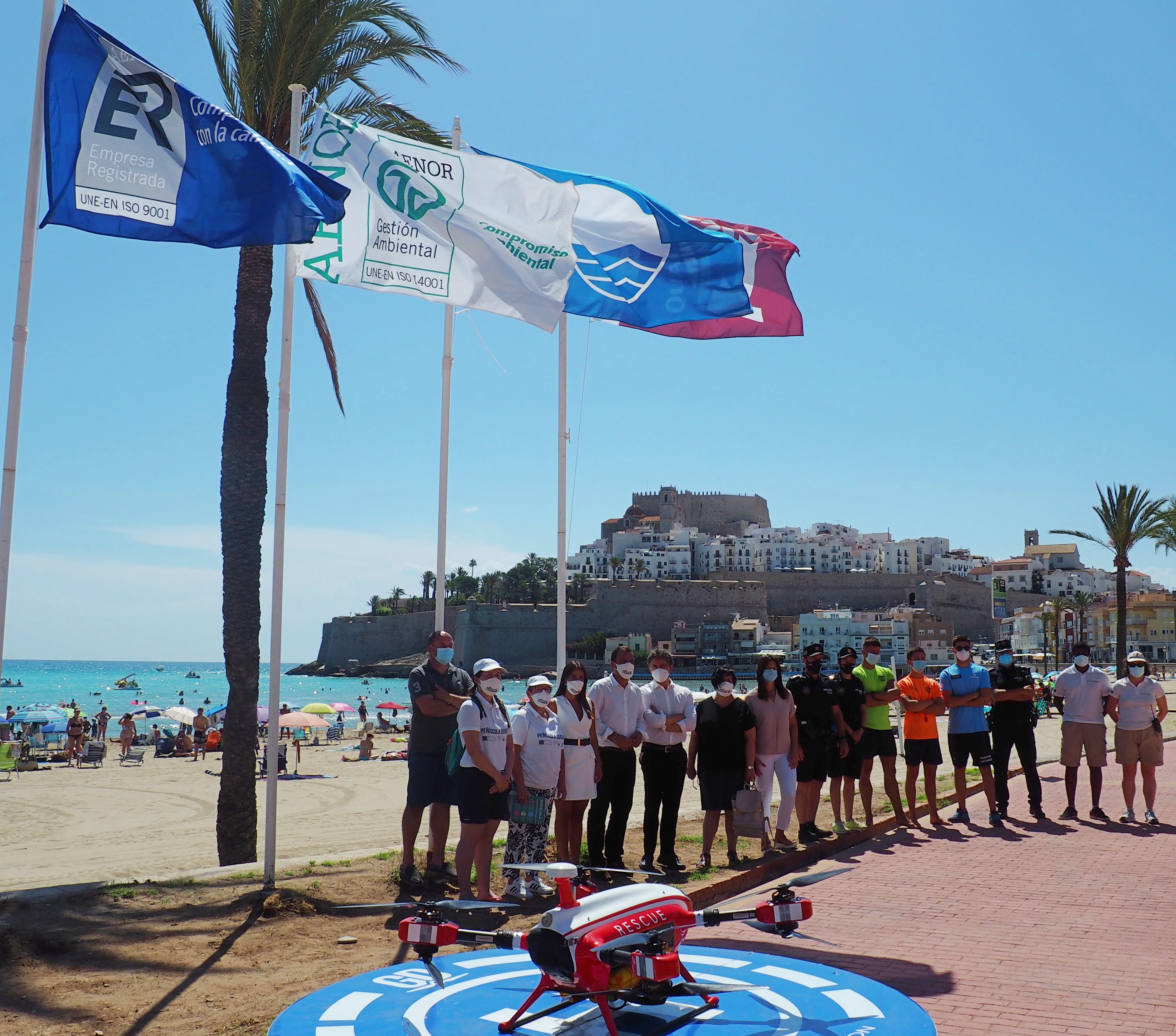 Peníscola hissa la bandera Qualitur a la platja Nord