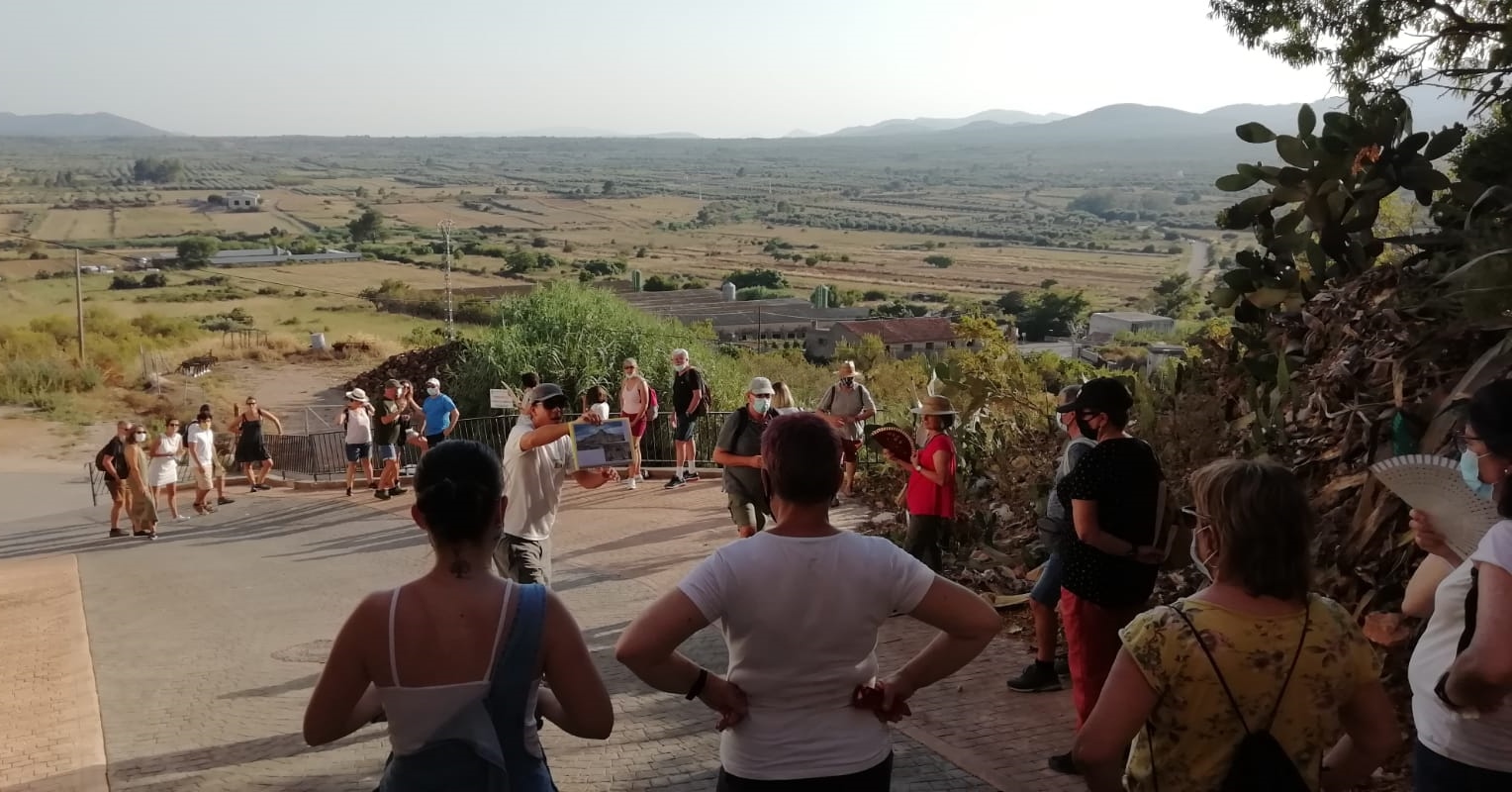 La ruta per les oliveres de Canet lo Roig congrega un nodrit nombre de participants
