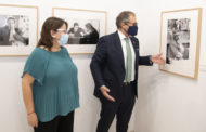 Martí visita l'exposició ‘Retratos documentales España 1960s – 1980s’, de César Lucas