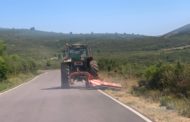 Santa Magdalena desbrossa camins per a evitar inundacions
