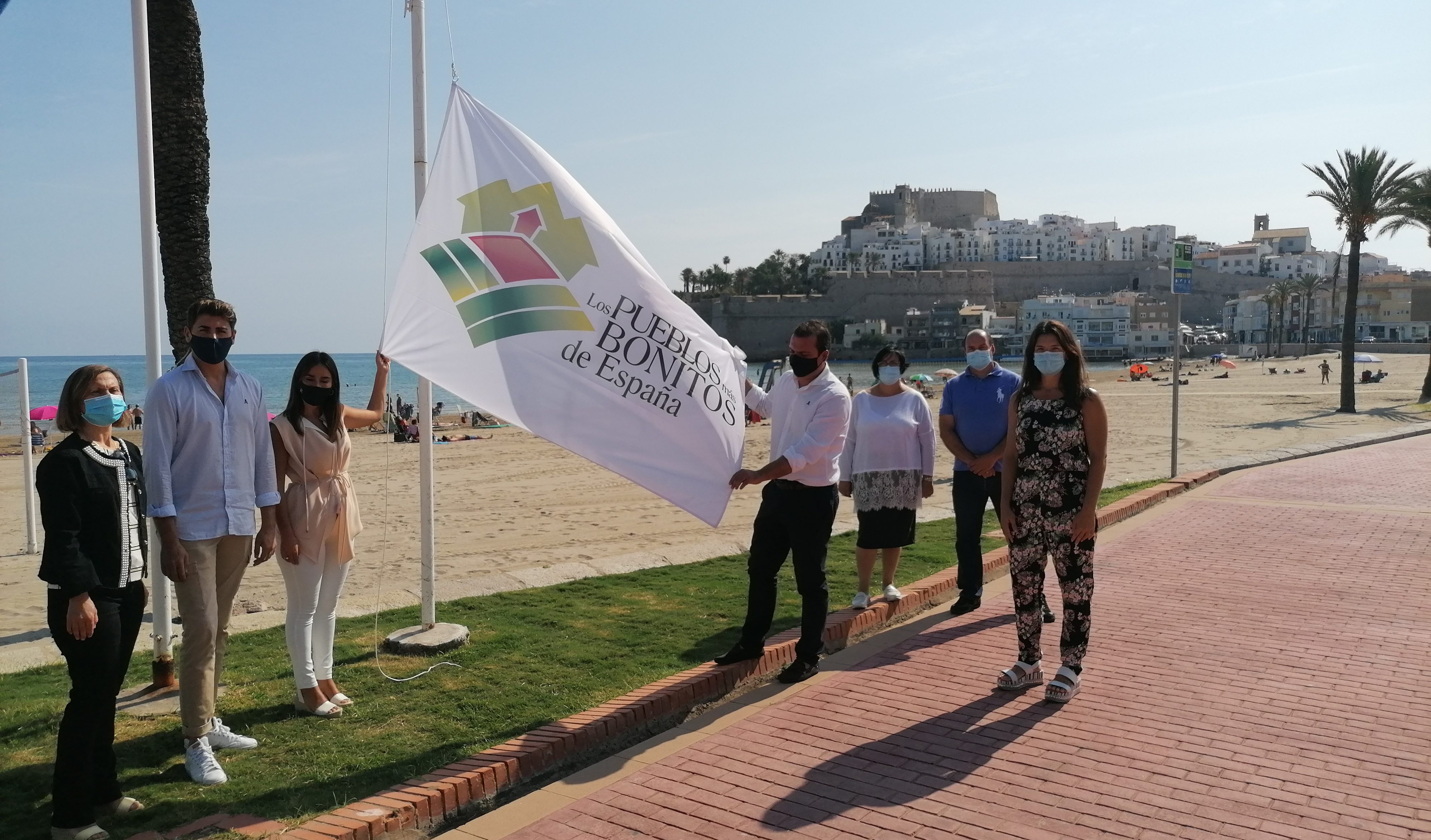 Peníscola celebra el Dia dels Pobles més Bonics d'Espanya amb la hissada de la bandera