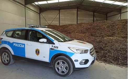 La Policia de la Generalitat intervé 632 tones de garrofa en magatzems de la Comunitat Valenciana