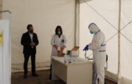 L'Ajuntament instal·la sis carpes per a augmentar l'espai en els centres de salut d'Alcalà i Alcossebre
