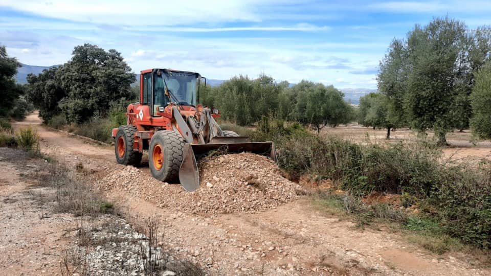 La Diputació realitza tasques de manteniment de camins rurals a Sant Mateu