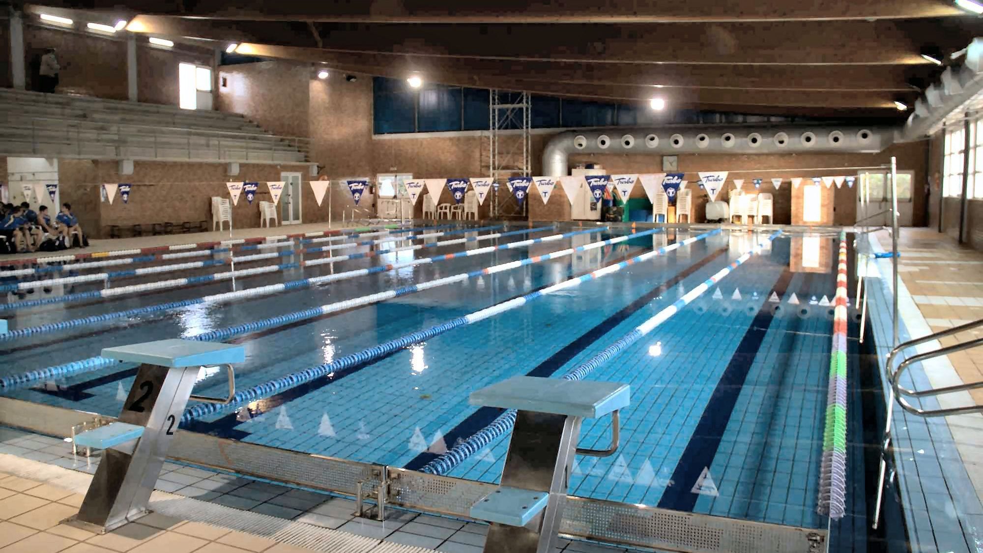 El Club Natació Benicarló presenta vàries propostes a l'Ajuntament per obrir la piscina