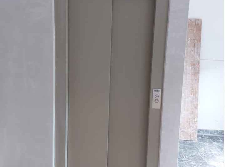 Benassal millora l'accessibilitat de la llar del jubilat amb un ascensor