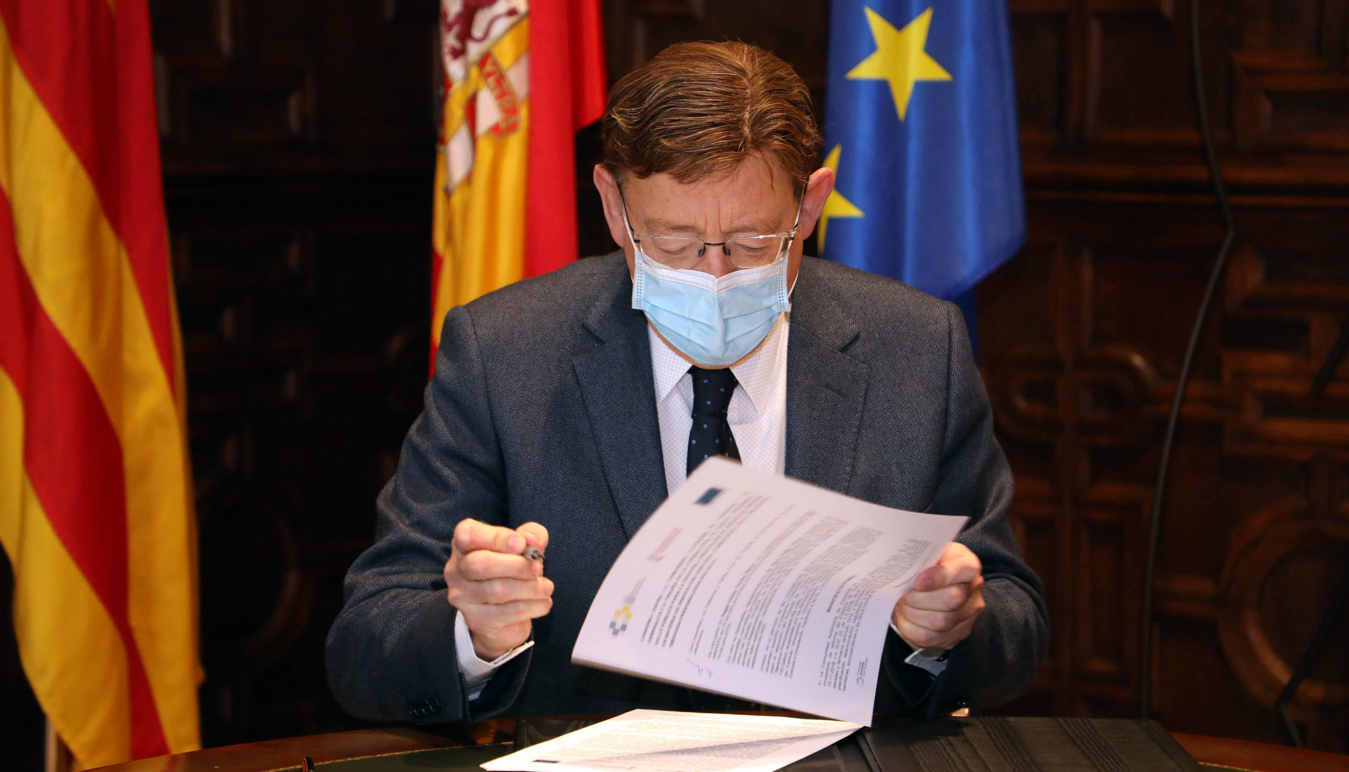 Puig signa un conveni per a aplicar la Intel·ligència Artificial en la millora dels tractaments mèdics