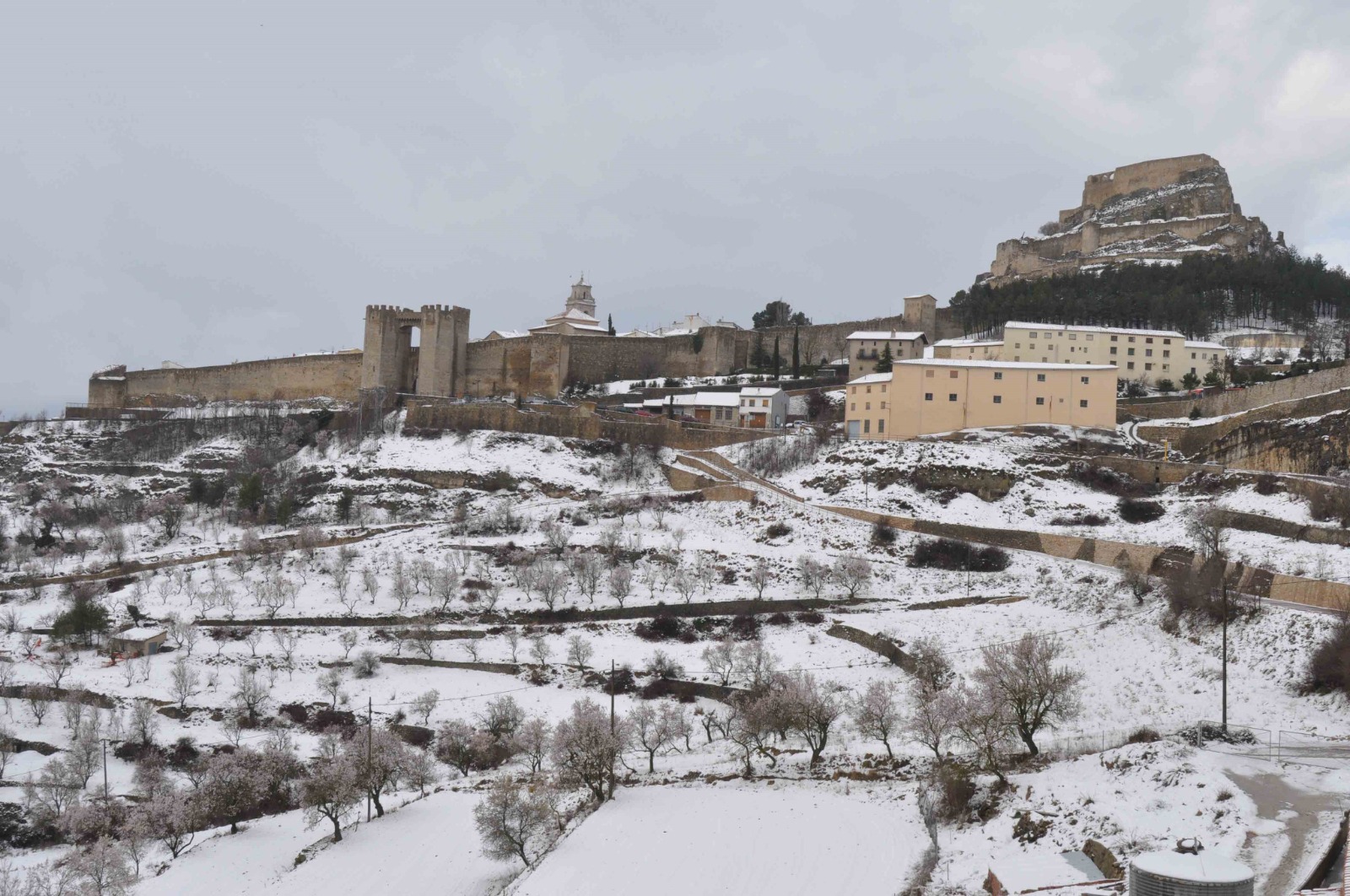 Obres Públiques instal·la una sitja de sal a Morella davant les possibles nevades de l'hivern