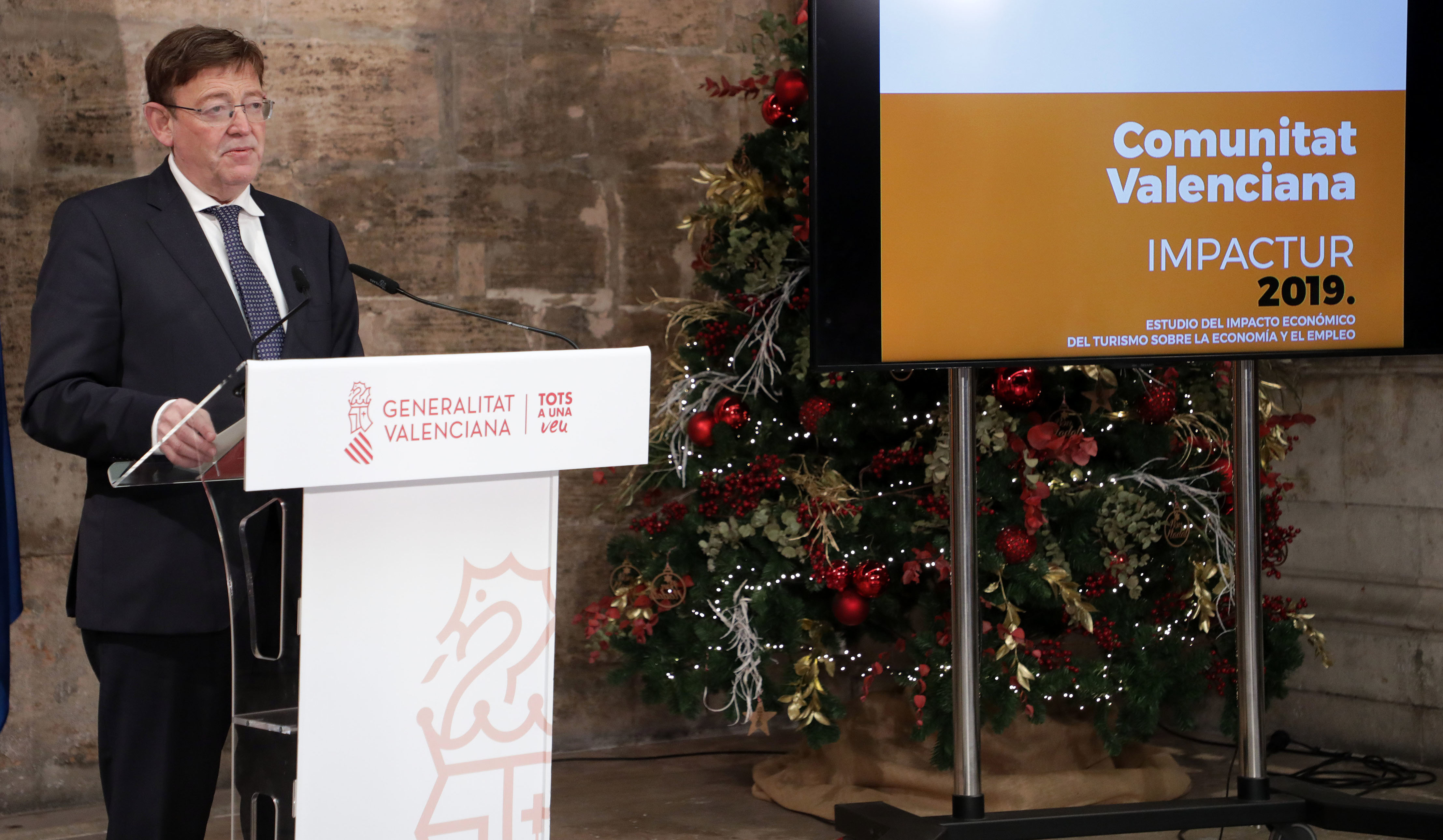 Puig destaca la necessitat d'unir esforços entre administracions per a rescatar i modernitzar el sector turístic
